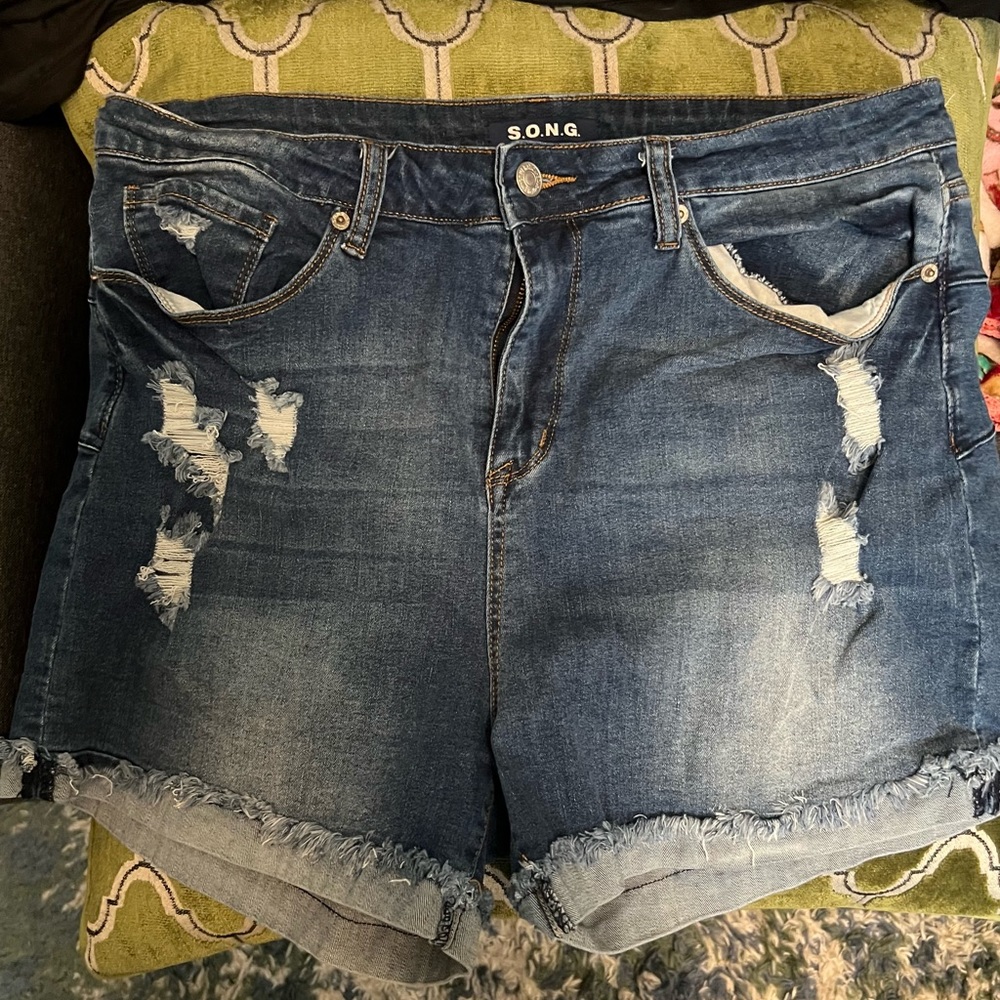 Denim distressed shorts